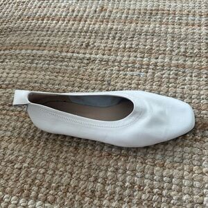 Maguire White Glove Flat Women’s 39/9 (Velida Ballerina)